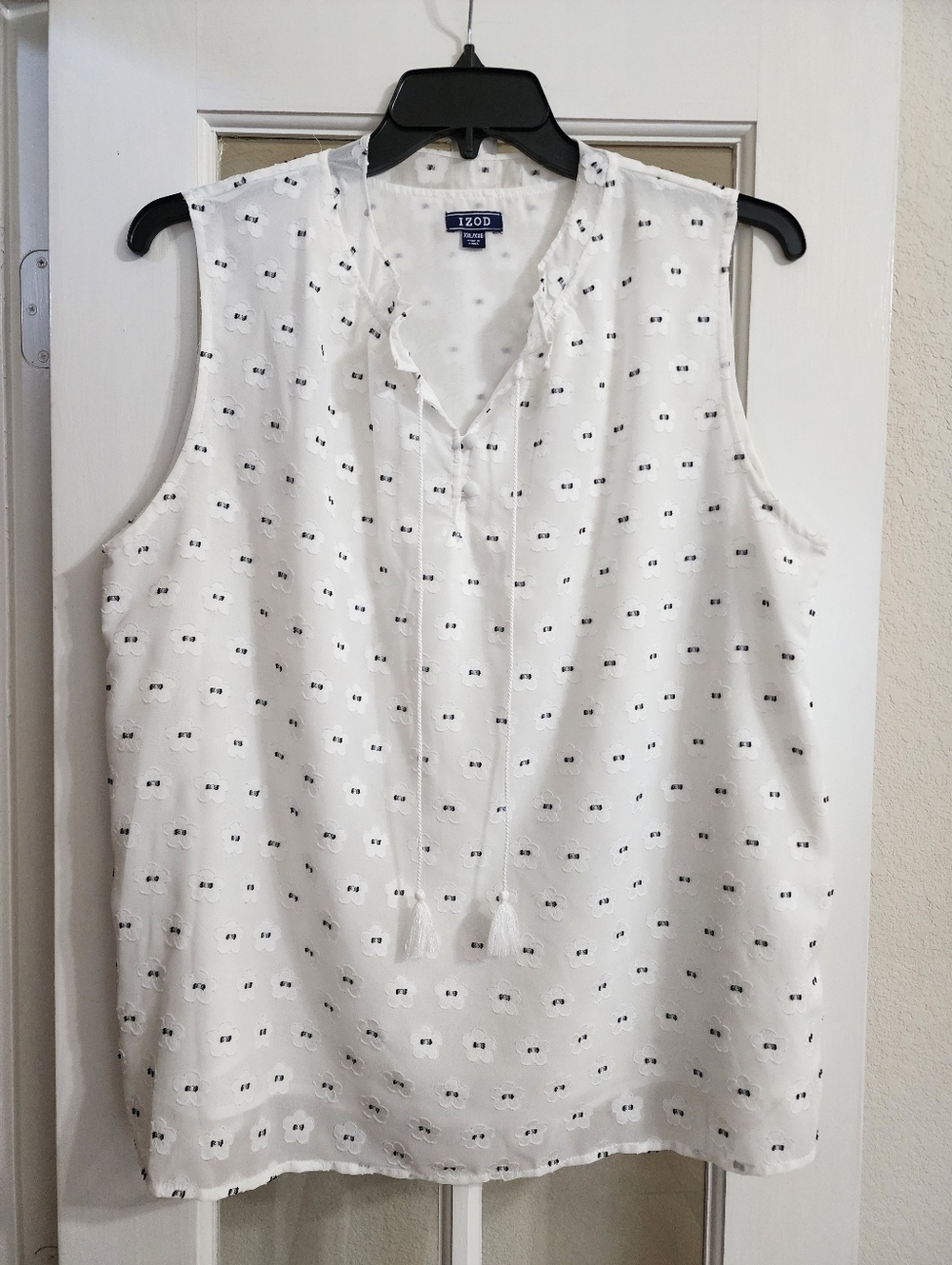 IZOD XXL White Floral Embroidered Sleeveless Tassel Tie Blouse